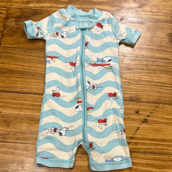 Hanna Andersson Other - Hanna Andersson Peanuts Snoopy Onesie Size 6-12 Months